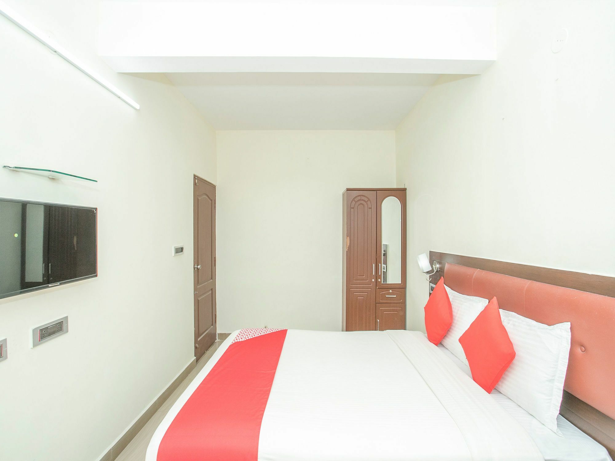 Oyo 13170 Victory Suites Bangalore Bagian luar foto