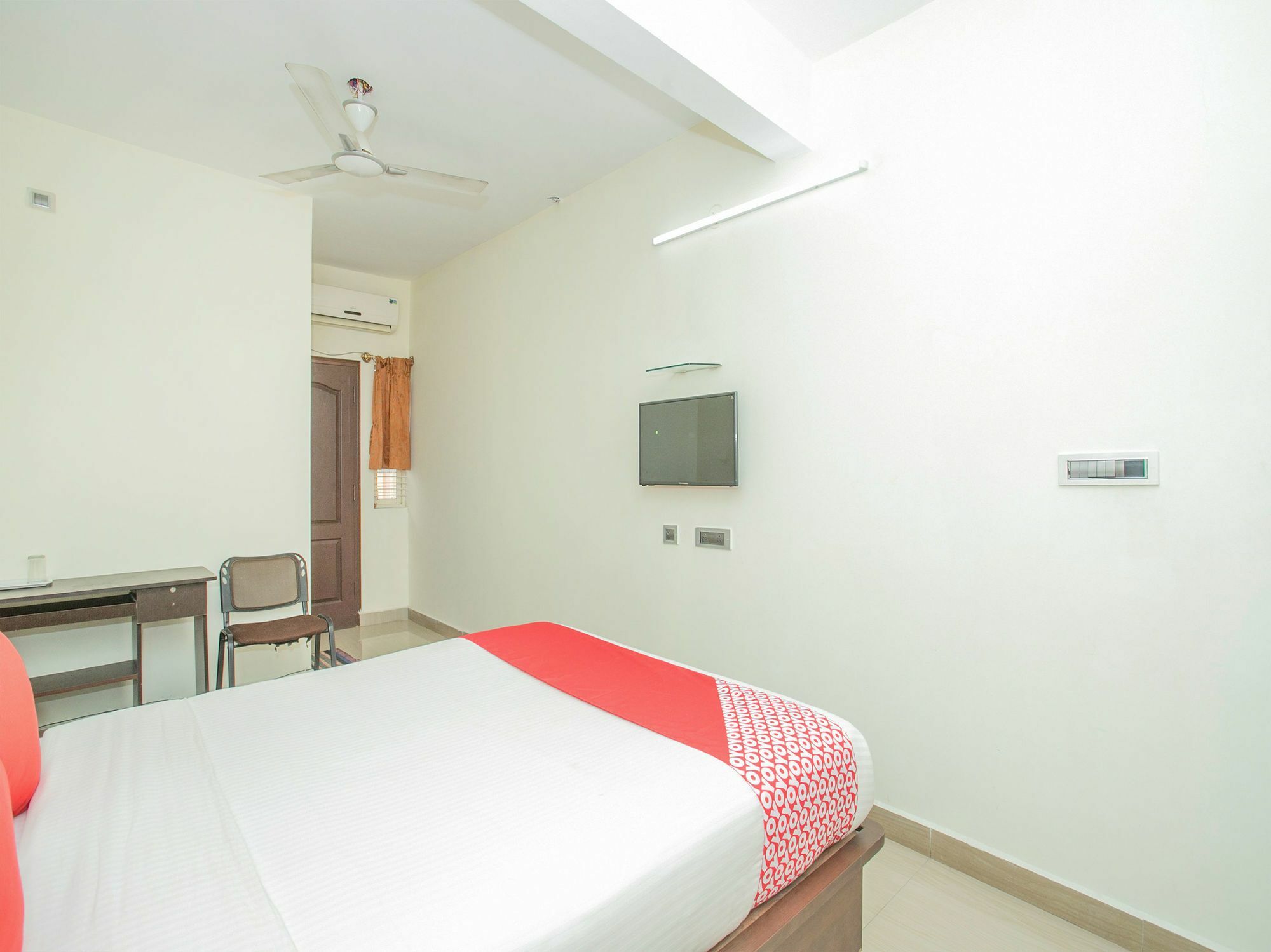 Oyo 13170 Victory Suites Bangalore Bagian luar foto