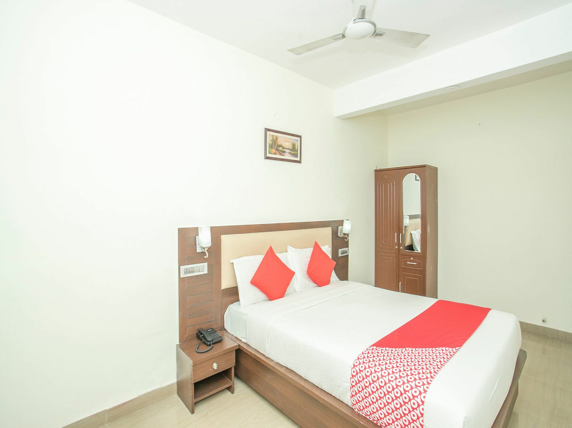 Oyo 13170 Victory Suites Bangalore Bagian luar foto