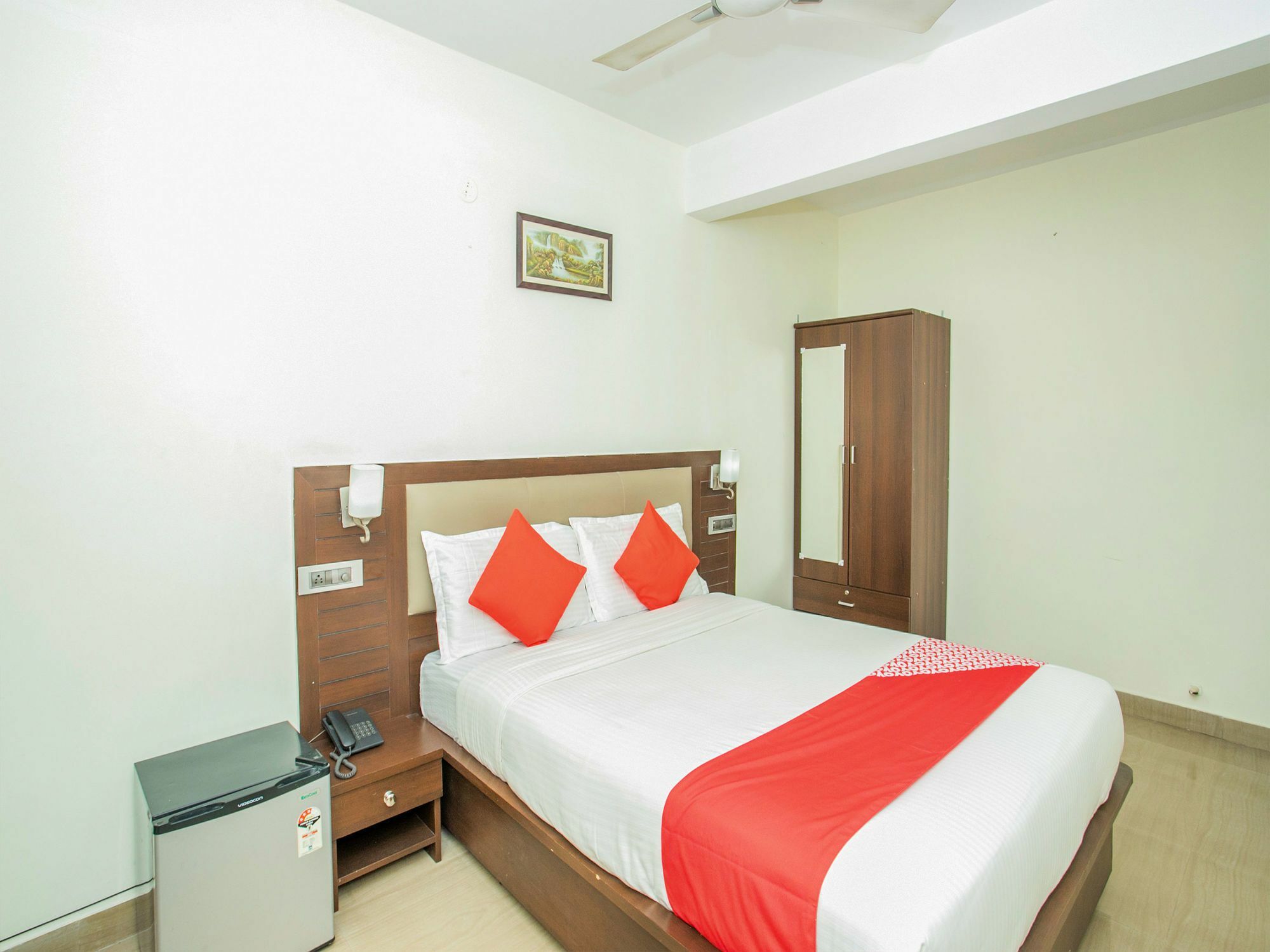 Oyo 13170 Victory Suites Bangalore Bagian luar foto