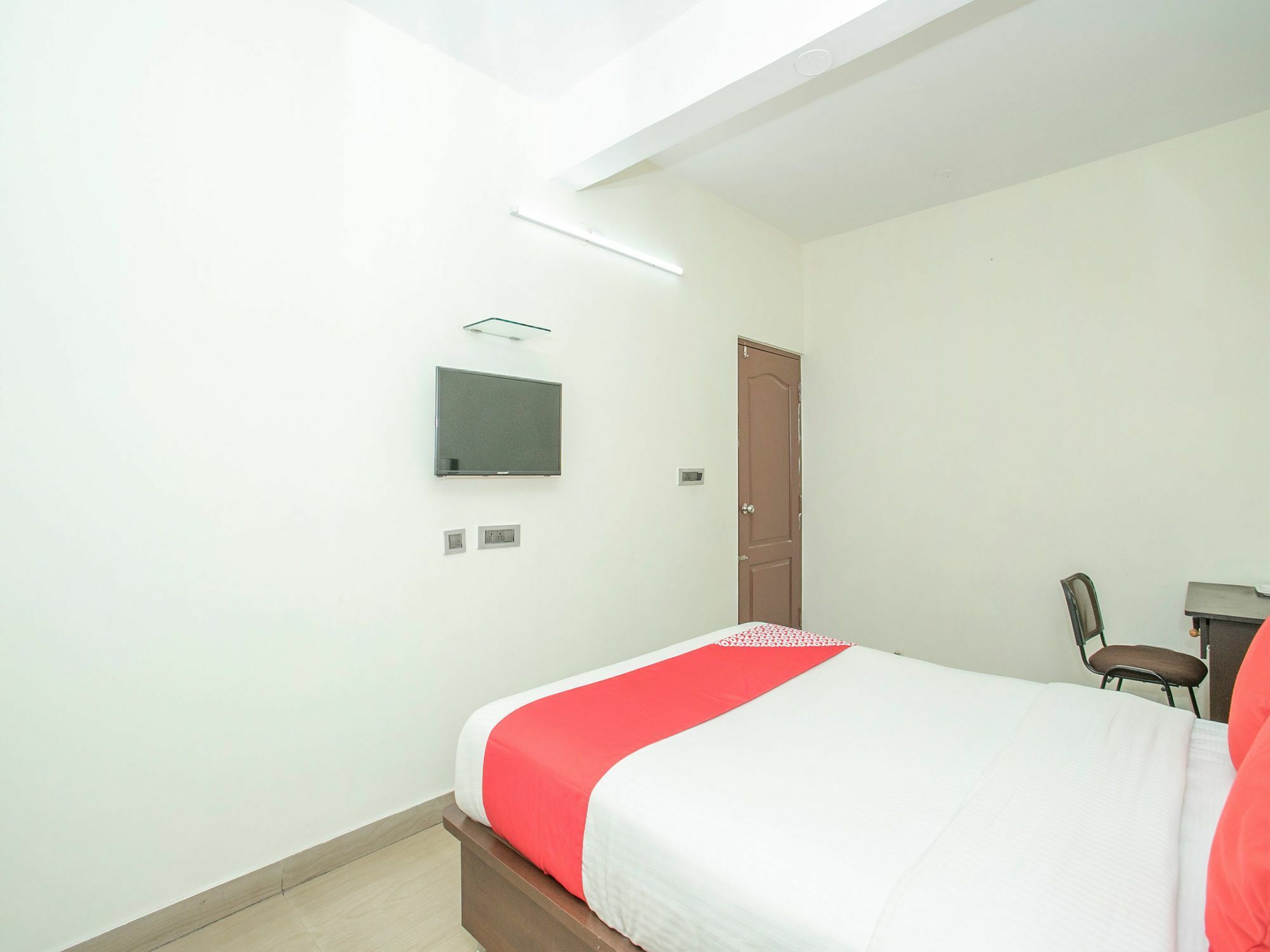 Oyo 13170 Victory Suites Bangalore Bagian luar foto