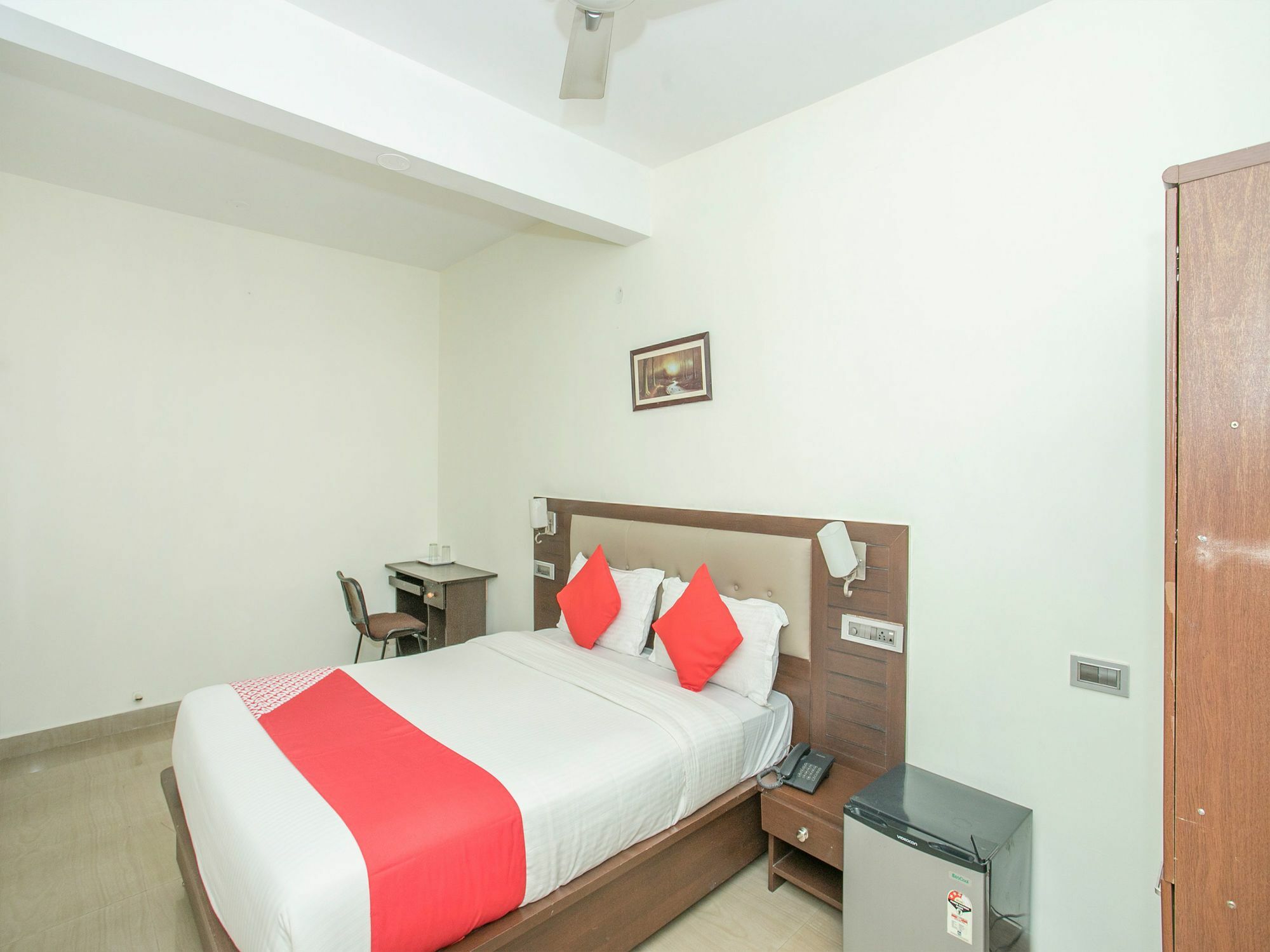 Oyo 13170 Victory Suites Bangalore Bagian luar foto
