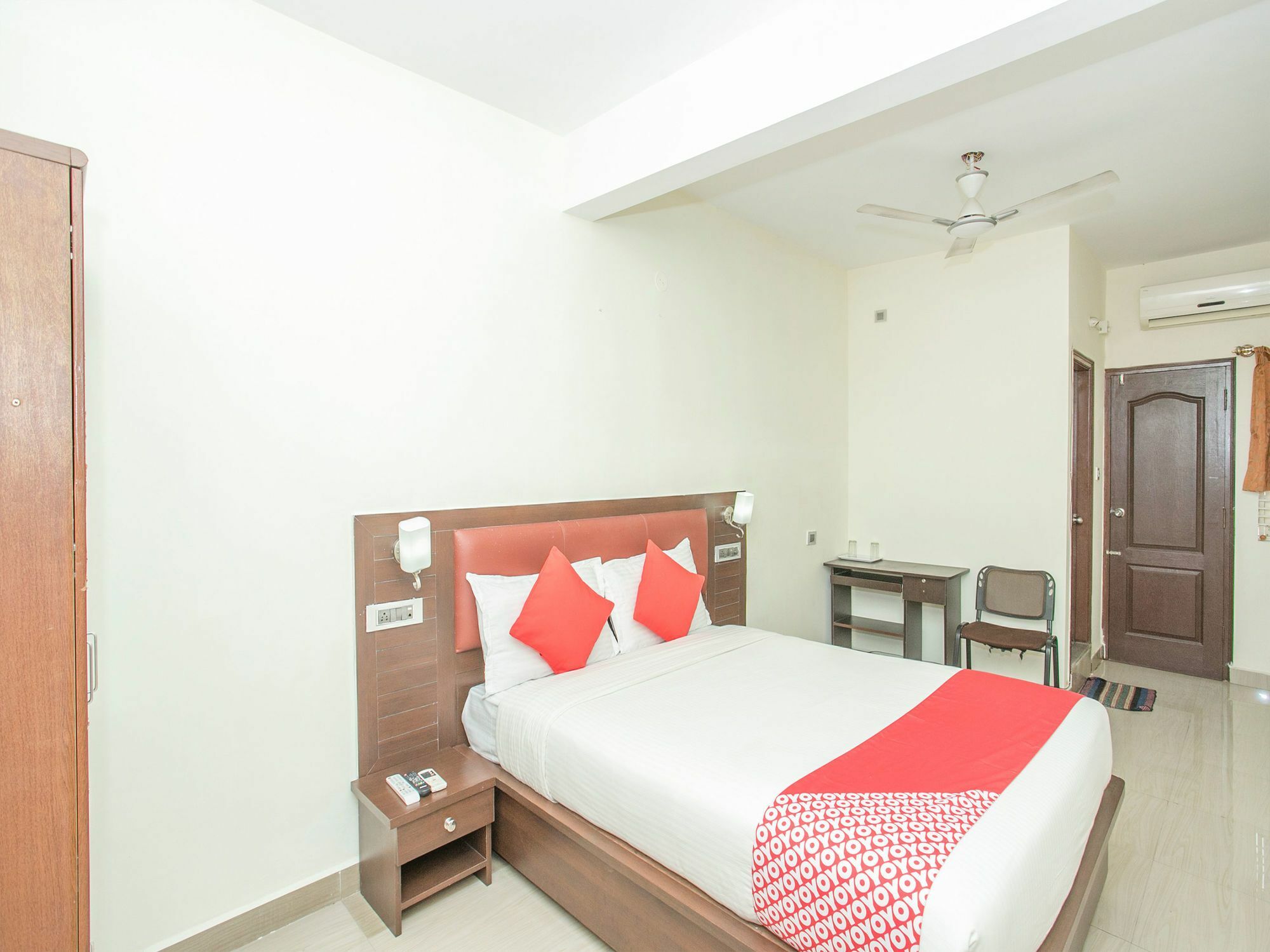 Oyo 13170 Victory Suites Bangalore Bagian luar foto