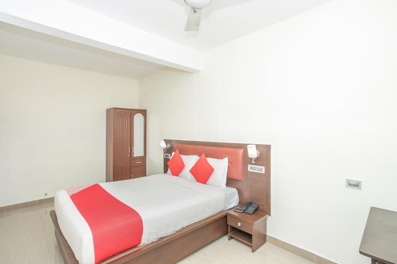 Oyo 13170 Victory Suites Bangalore Bagian luar foto